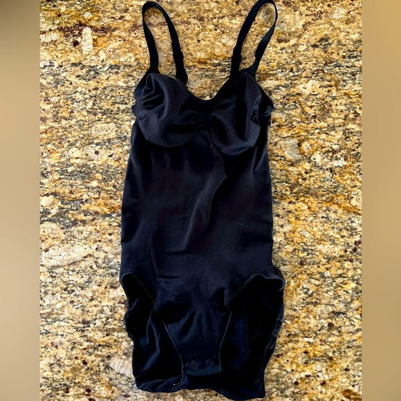 SKIMS Sculpt Brief Bodysuit - Picture 1 of 3